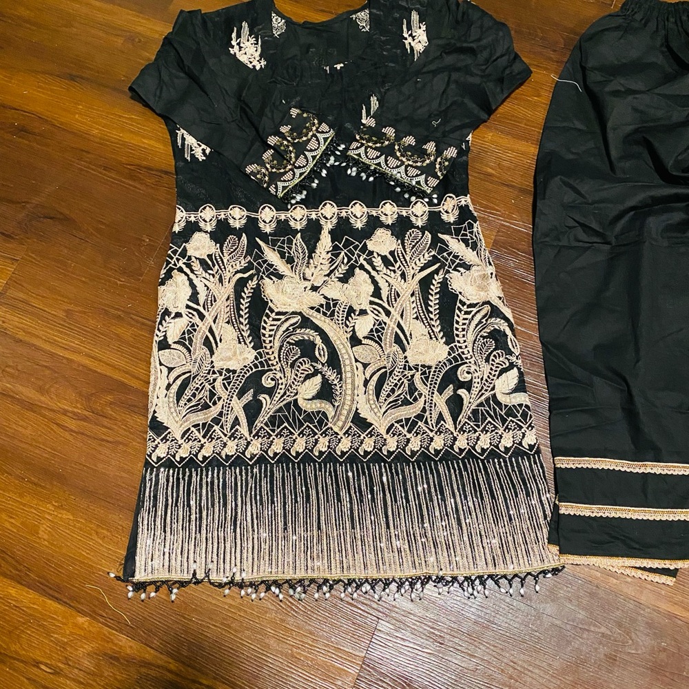 Pakistani 3 picec ladies embroidery dress
